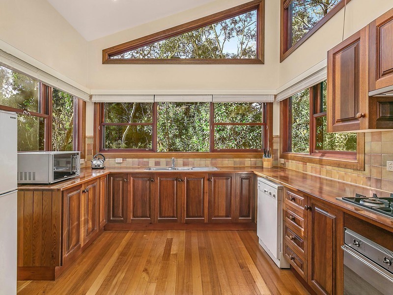 33 Everglades Avenue, Leura NSW 2780