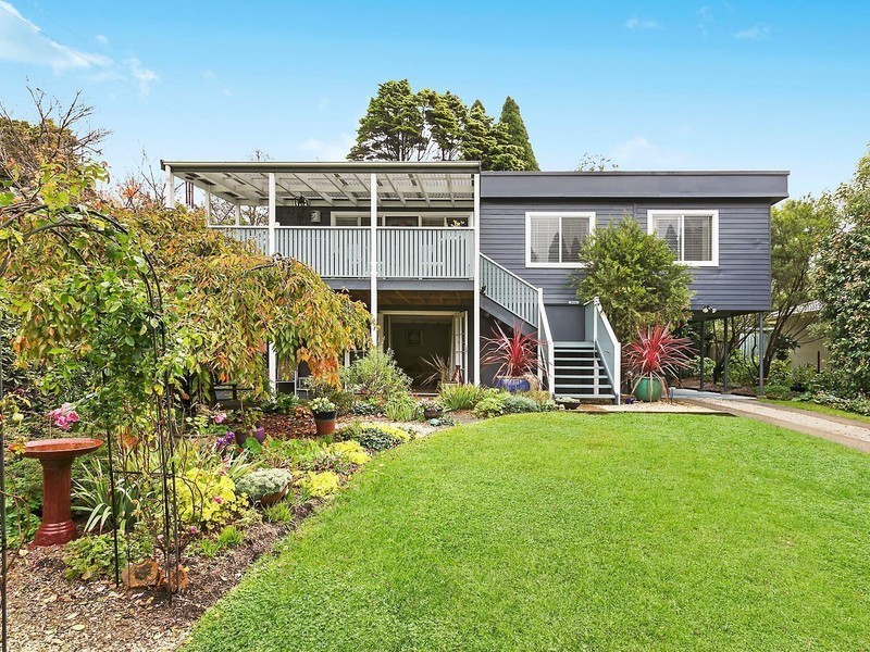 11 Mimosa Avenue, Wentworth Falls NSW 2782