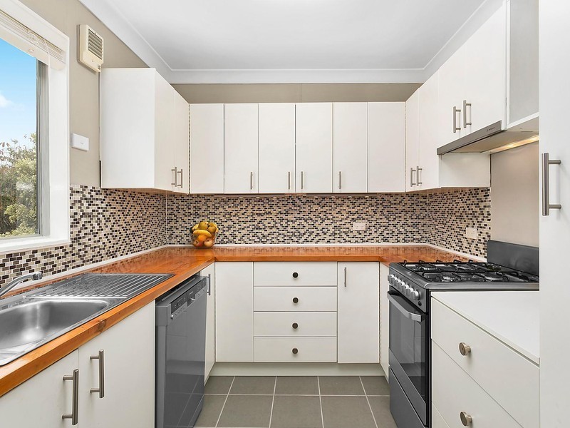 11 Mimosa Avenue, Wentworth Falls NSW 2782