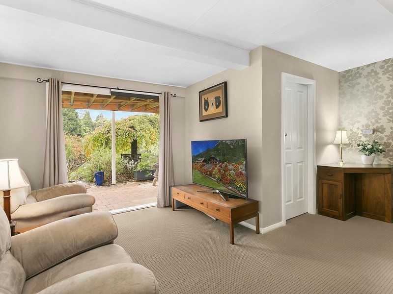 11 Mimosa Avenue, Wentworth Falls NSW 2782