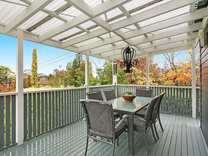 11 Mimosa Avenue, Wentworth Falls NSW 2782