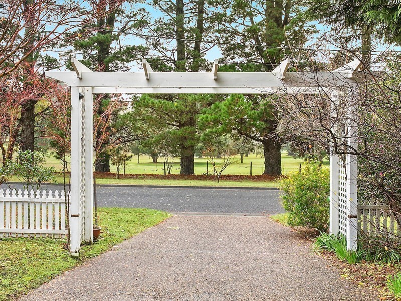 25 Pauline Avenue, Wentworth Falls NSW 2782