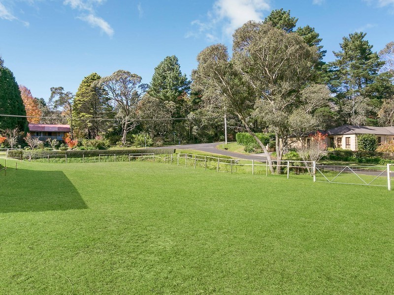 23 Everglades Avenue, Leura NSW 2780