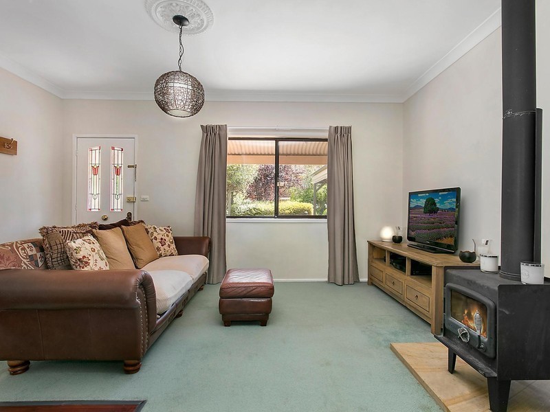 10 Maple Grove, Wentworth Falls NSW 2782