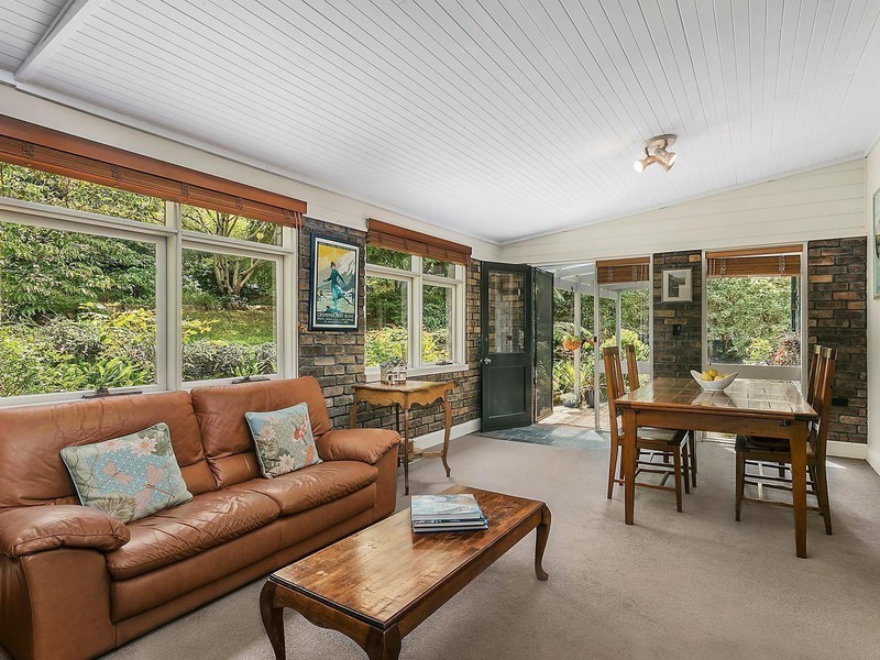 16 St Georges Road, Leura NSW 2780