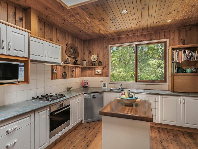 16 St Georges Road, Leura NSW 2780