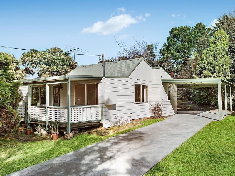 32 Sinclair Crescent, Wentworth Falls NSW 2782
