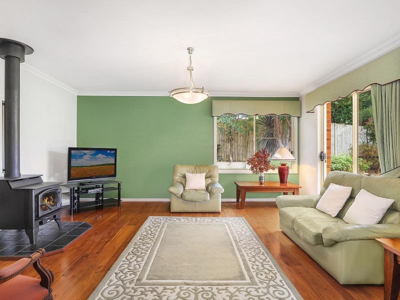 17 Beatty Road, Wentworth Falls NSW 2782