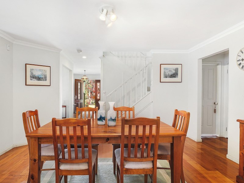 17 Beatty Road, Wentworth Falls NSW 2782