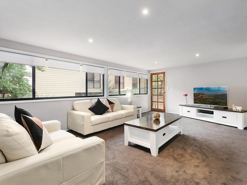 24 Banksia Road, Wentworth Falls NSW 2782