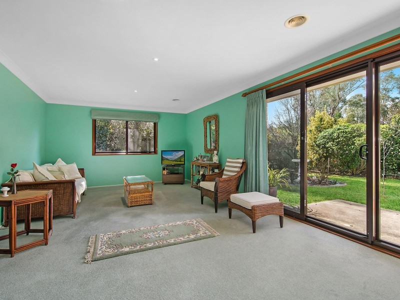 11 Beatty Road, Wentworth Falls NSW 2782