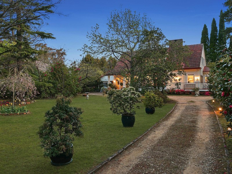 80 Waratah Road, Wentworth Falls NSW 2782