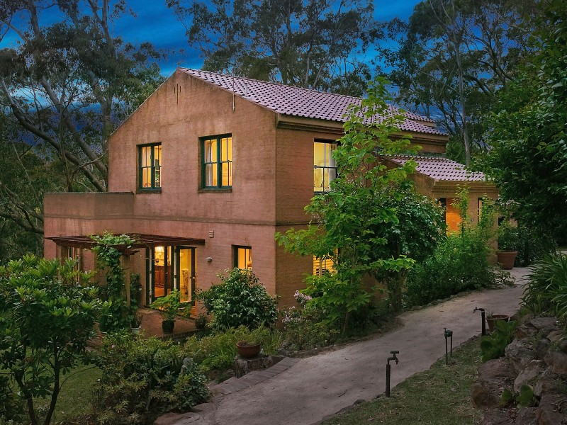 19 Rozelle Street, Wentworth Falls NSW 2782