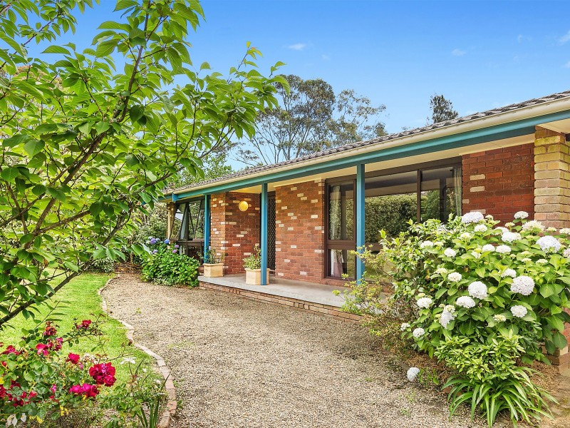 102 Henderson Road, Wentworth Falls NSW 2782
