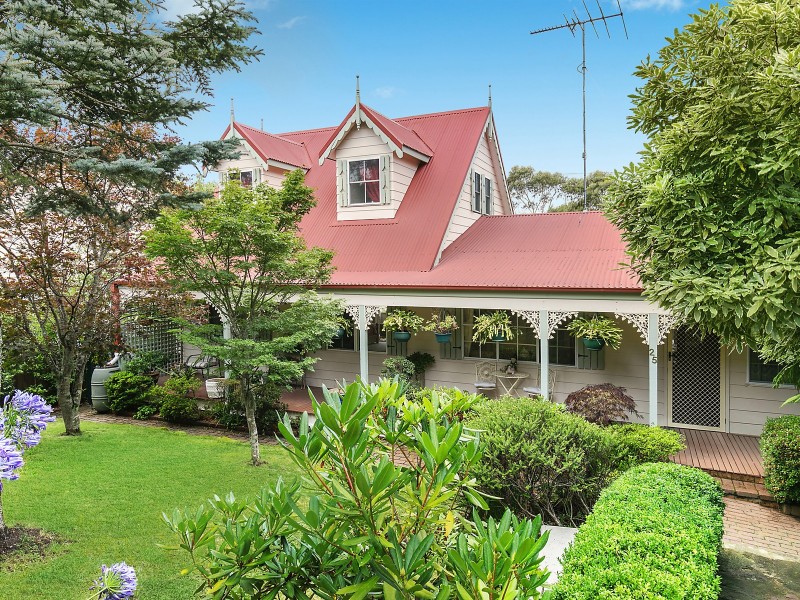 25 Glenview Road, Wentworth Falls NSW 2782