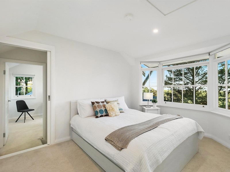 35 Blaxland Road, Wentworth Falls NSW 2782