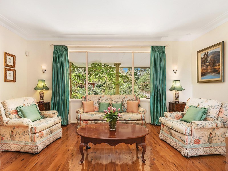 97 Blaxland Road, Wentworth Falls NSW 2782