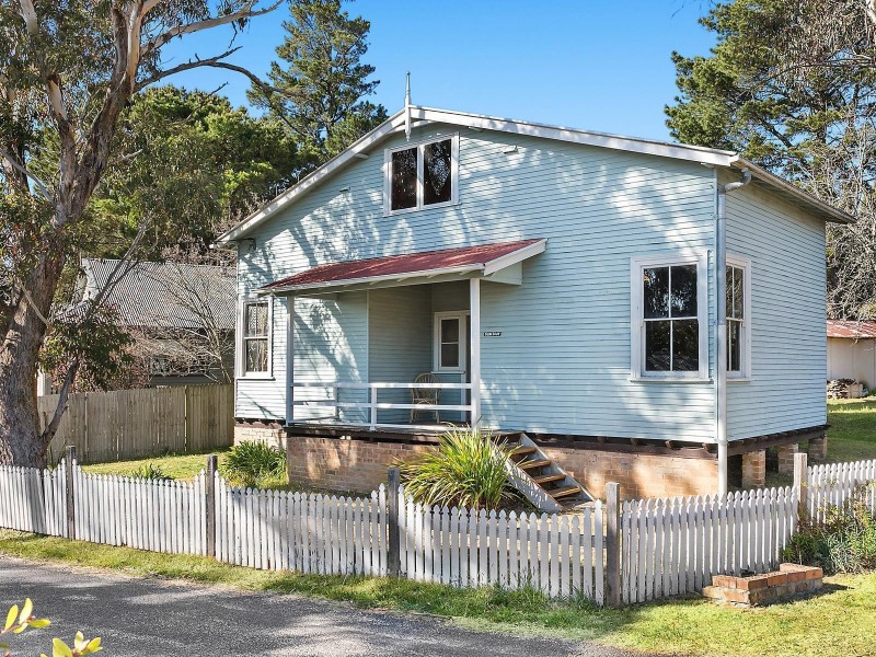 6 Bermuka Avenue, Wentworth Falls NSW 2782