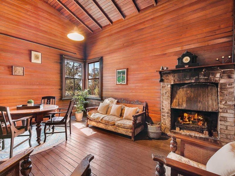 6 Bermuka Avenue, Wentworth Falls NSW 2782