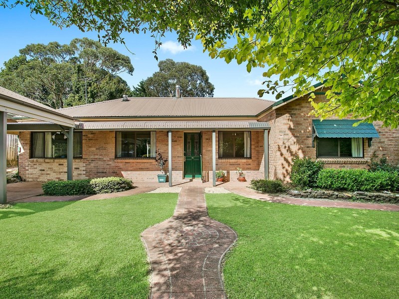 10 Maple Grove, Wentworth Falls NSW 2782