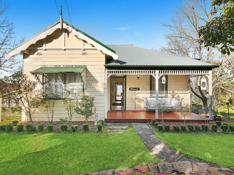 1 Bourne Street, Wentworth Falls NSW 2782