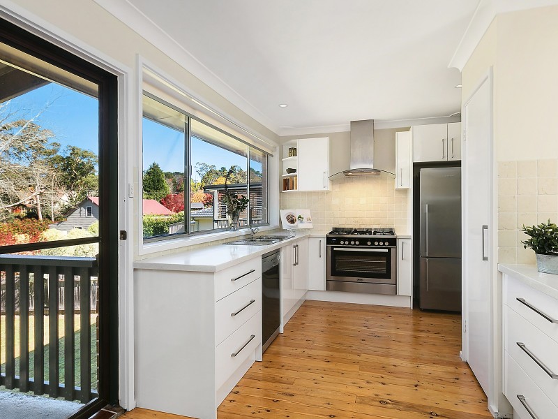 12 Pine Avenue, Wentworth Falls NSW 2782