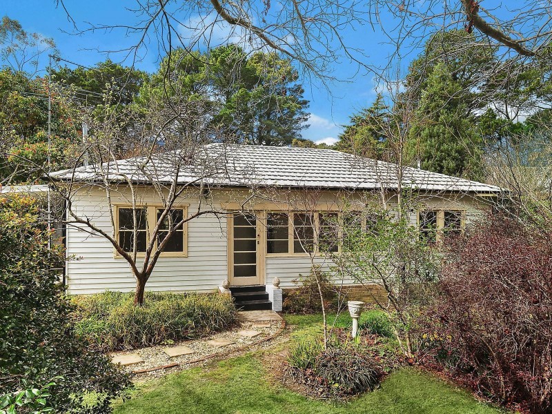68 Valley Road, Wentworth Falls NSW 2782