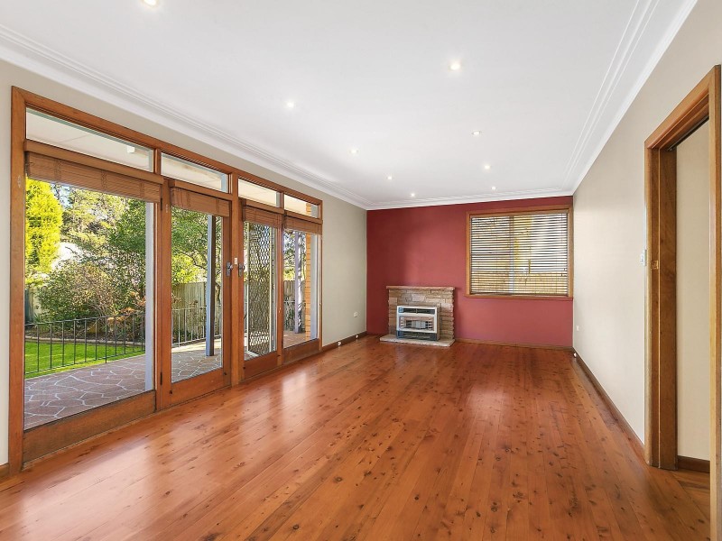 11 Dalrymple Avenue, Wentworth Falls NSW 2782