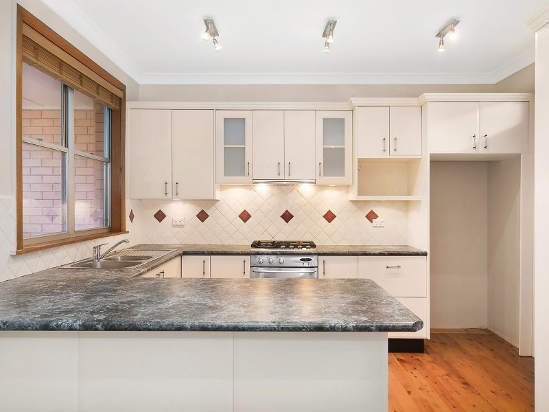 11 Dalrymple Avenue, Wentworth Falls NSW 2782