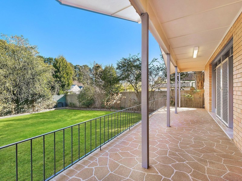 11 Dalrymple Avenue, Wentworth Falls NSW 2782