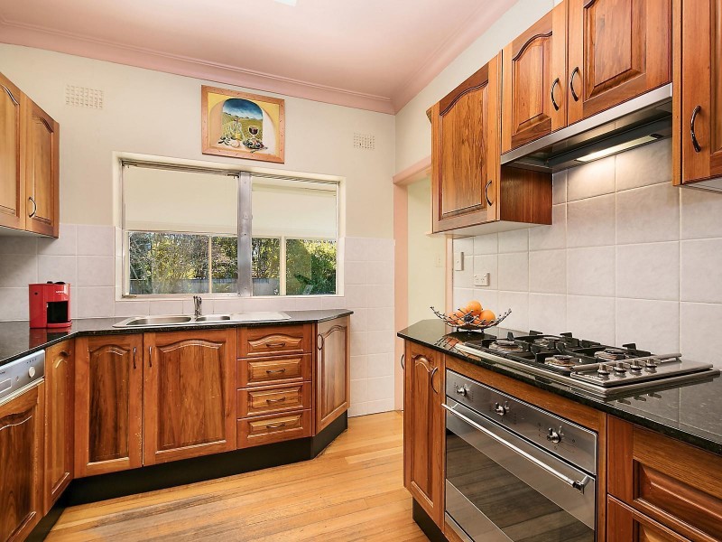 37 Pine Avenue, Wentworth Falls NSW 2782