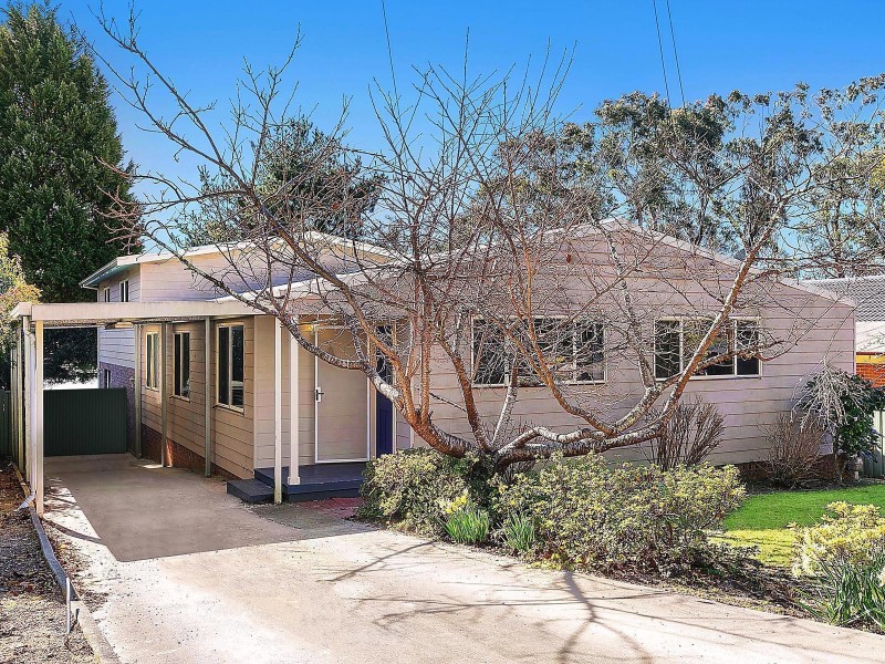 121 Sinclair Crescent, Wentworth Falls NSW 2782