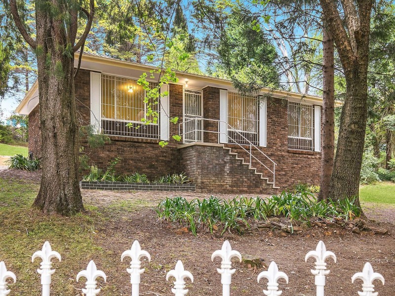 35 Taylor Avenue, Wentworth Falls NSW 2782