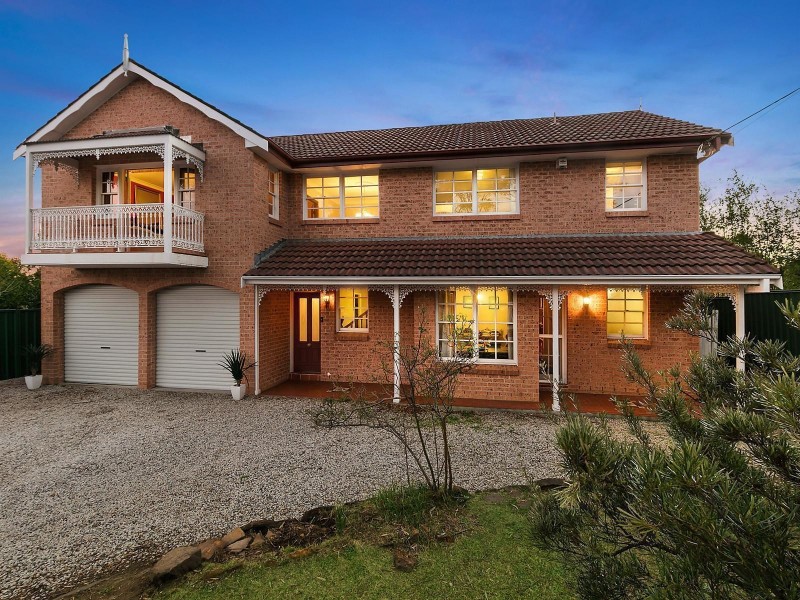 3 Maple Grove, Wentworth Falls NSW 2782