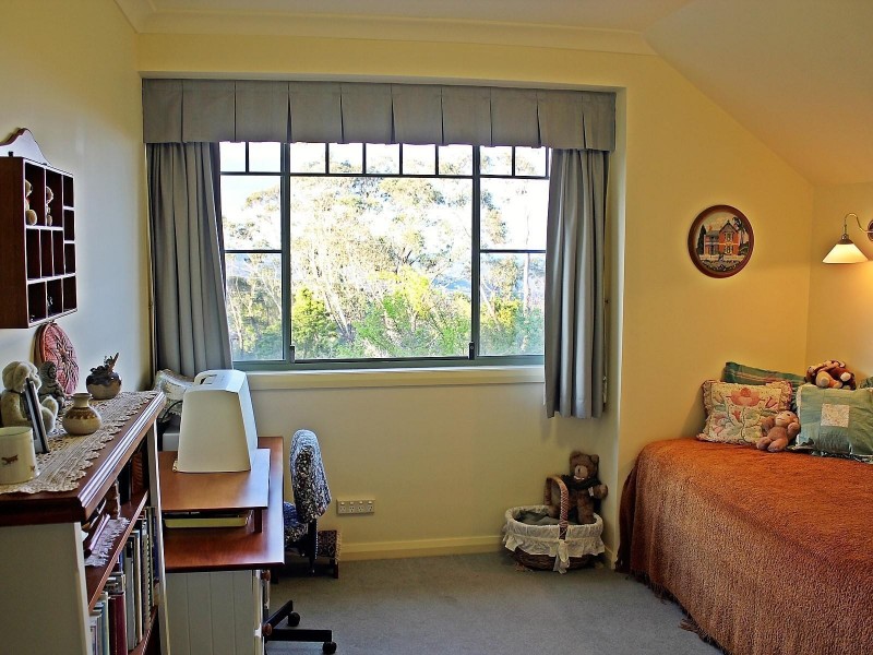 2 Panorama Crescent, Wentworth Falls NSW 2782