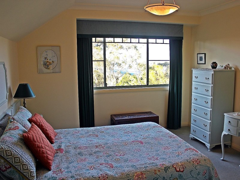 2 Panorama Crescent, Wentworth Falls NSW 2782