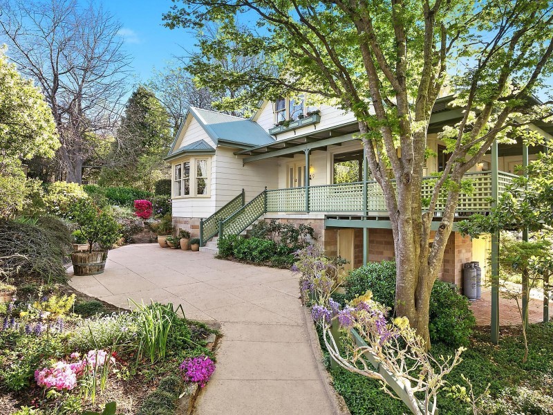 9 Angel Street, Wentworth Falls NSW 2782