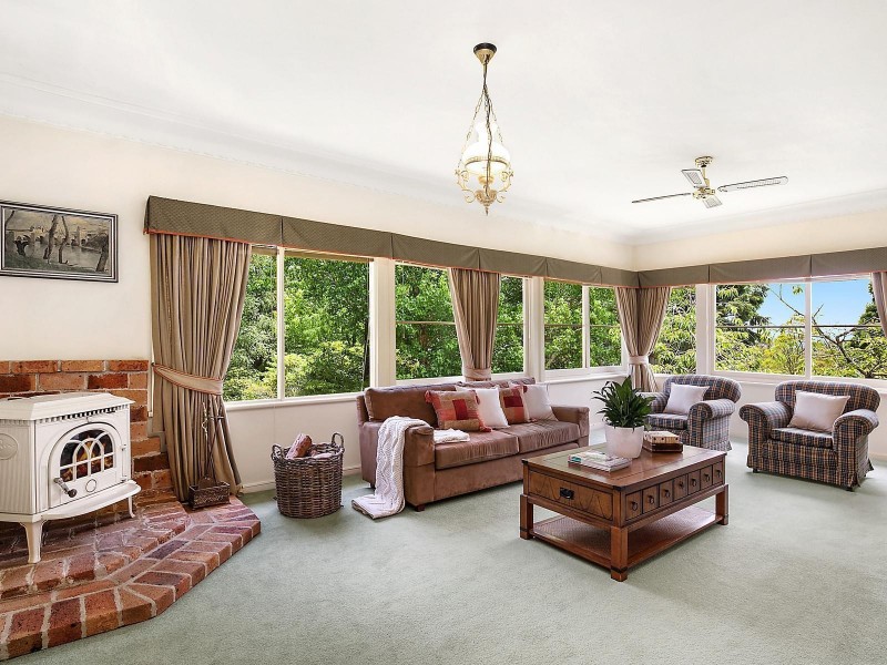 9 Angel Street, Wentworth Falls NSW 2782