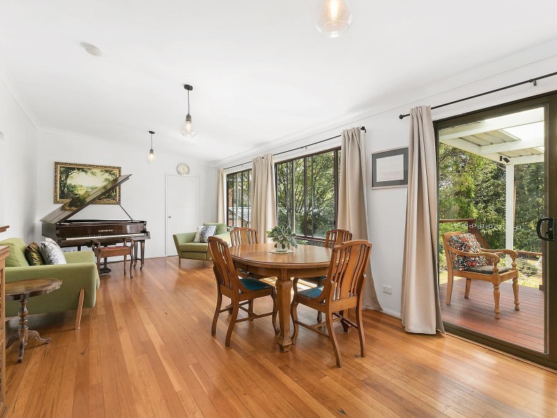 51 McLaughlin Avenue, Wentworth Falls NSW 2782