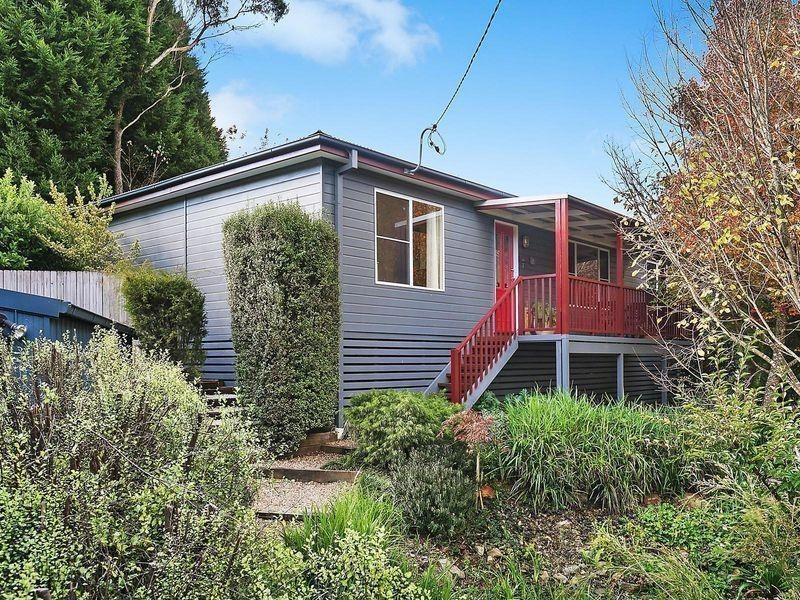 30 Banksia Road, Wentworth Falls NSW 2782