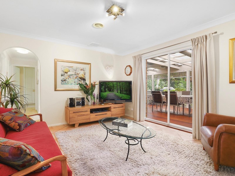 25 Pauline Avenue, Wentworth Falls NSW 2782