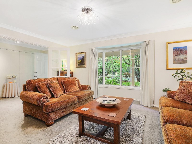 25 Pauline Avenue, Wentworth Falls NSW 2782