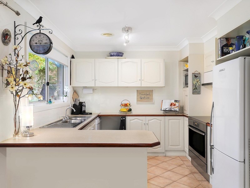 25 Pauline Avenue, Wentworth Falls NSW 2782