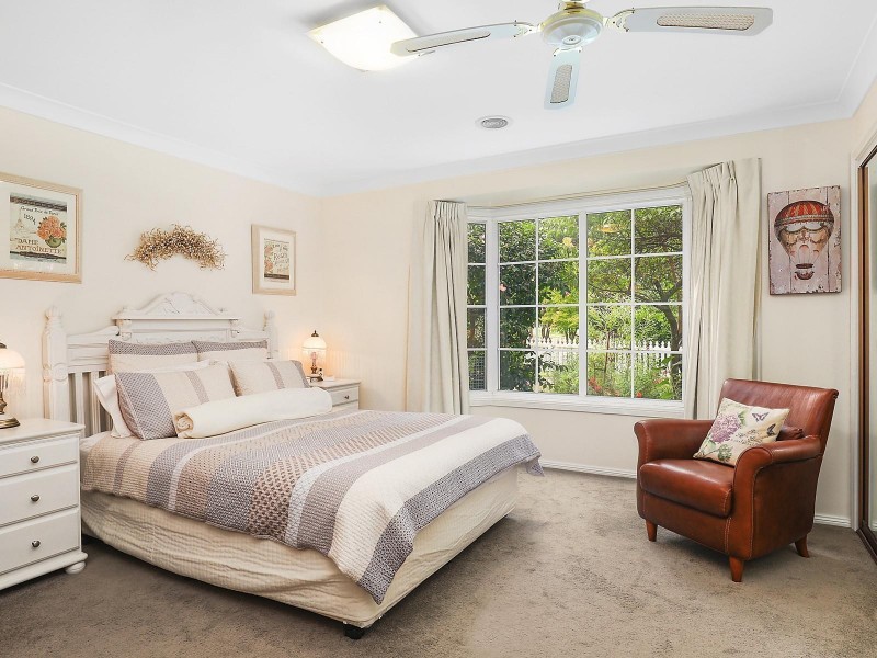 25 Pauline Avenue, Wentworth Falls NSW 2782