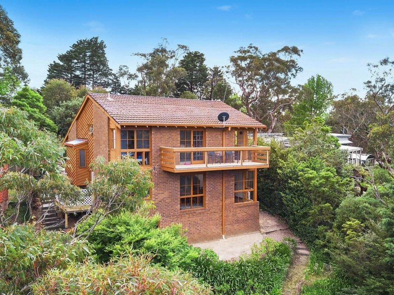 49 Henderson Road, Wentworth Falls NSW 2782