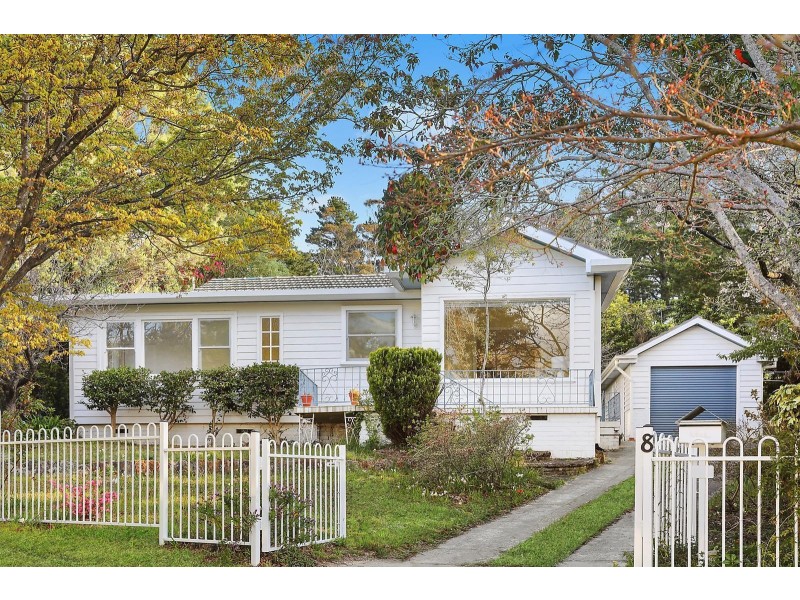 8 Yanko Avenue, Wentworth Falls NSW 2782