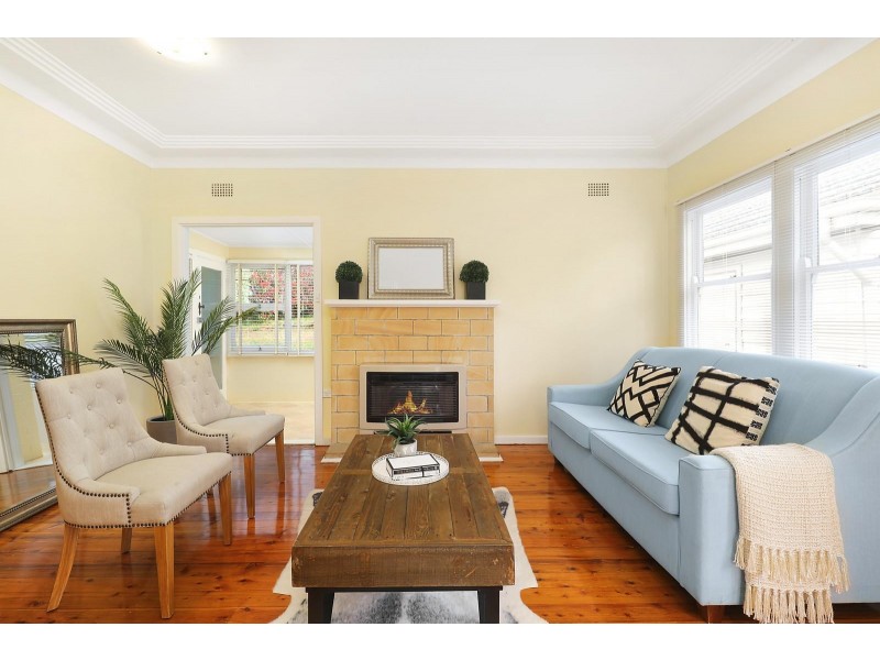 8 Yanko Avenue, Wentworth Falls NSW 2782