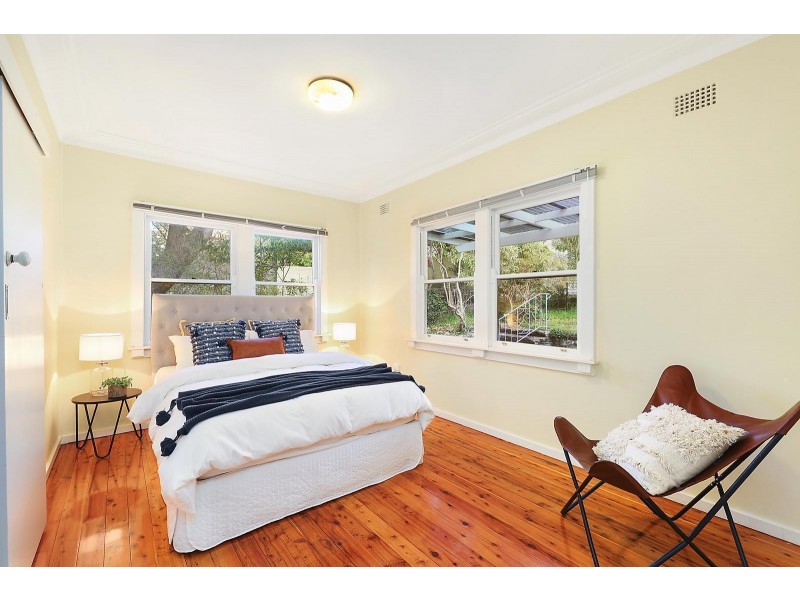 8 Yanko Avenue, Wentworth Falls NSW 2782