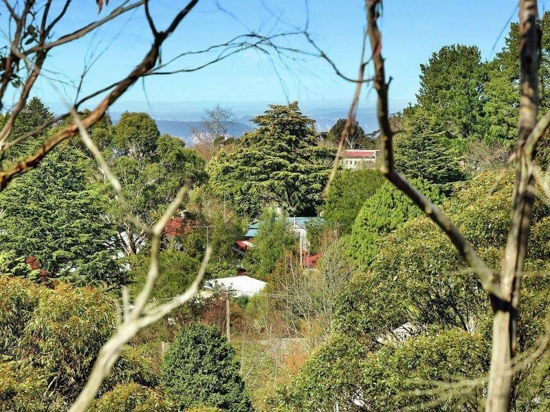 4 Miles Avenue, Katoomba NSW 2780