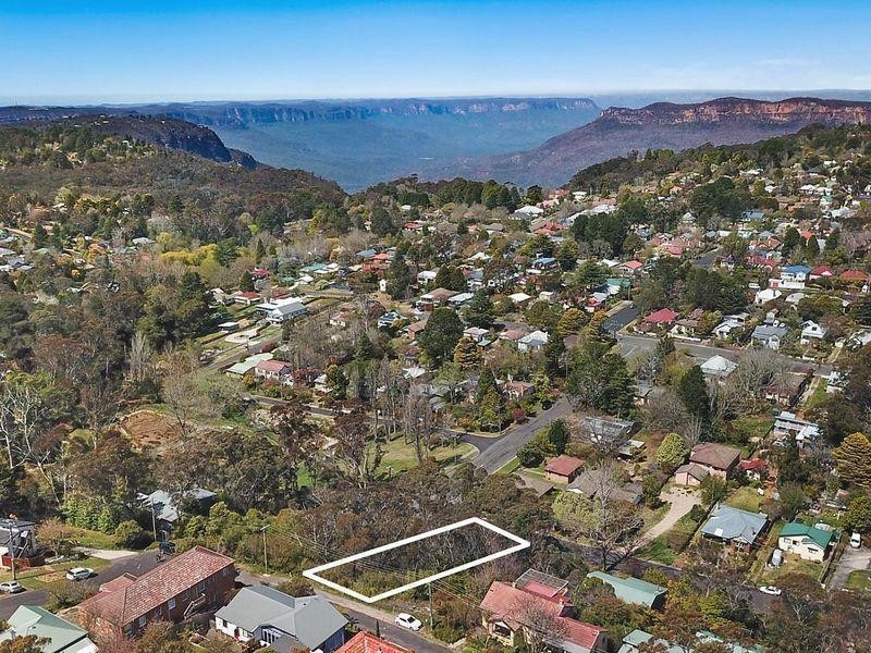 4 Miles Avenue, Katoomba NSW 2780